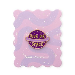 PIN Give me Space op mooi kaartje