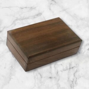 Mooie houten box van glad hout