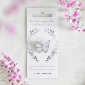 Emaille vlinder broche als aandenken na overlijden